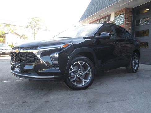 Used 2024 Chevrolet Trax LT w/ Driver Confidence Package image 30