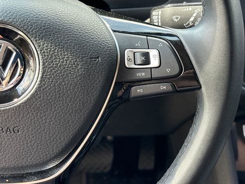 Used 2020 Volkswagen Tiguan SEL image 21