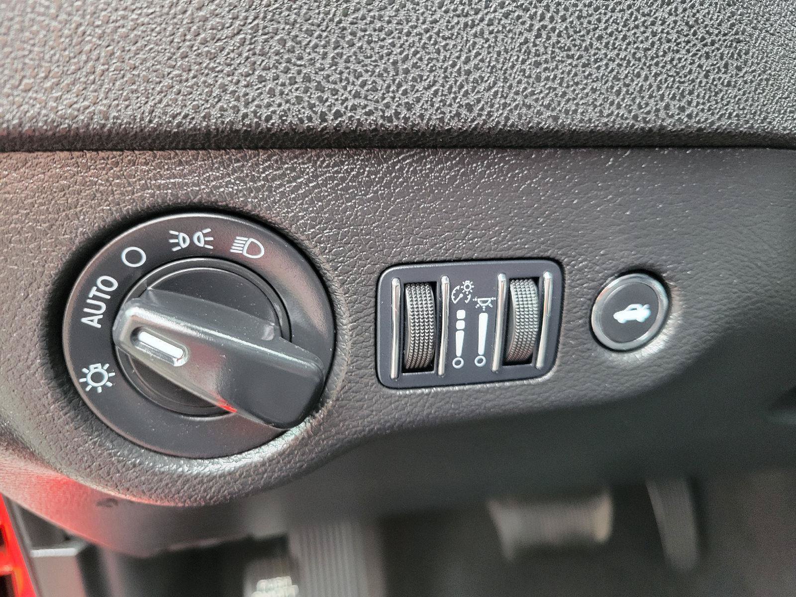 Used 2023 Dodge Charger SXT RWD image 9