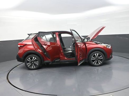 Used 2019 Nissan Kicks SR w/ SR Premium Package FWD image 18