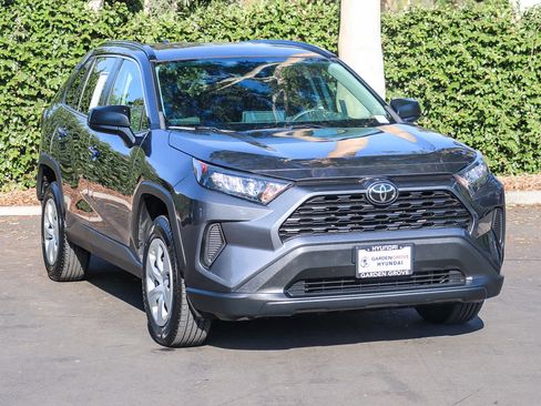 Used 2021 Toyota RAV4 LE AWD/4WD image 3