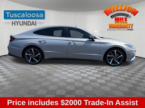 Used 2023 Hyundai Sonata SEL Plus FWD image 2
