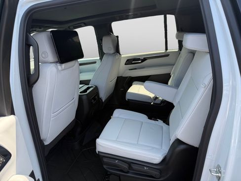 New 2026 Chevrolet Suburban Premier AWD/4WD image 18