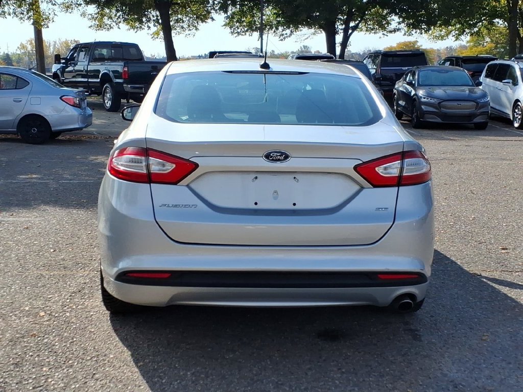 Used 2014 Ford Fusion SE FWD image 4