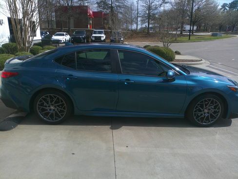 Used 2025 Toyota Camry SE w/ Convenience Package image 18