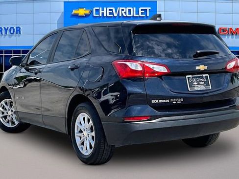 Used 2020 Chevrolet Equinox LS w/ LS Convenience Package FWD image 4