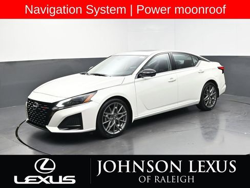 Used 2023 Nissan Altima 2.0 SR FWD image 1