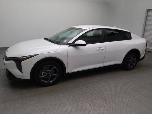Used 2025 Kia K4 FWD image 2