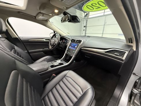 Used 2020 Ford Fusion SEL image 23