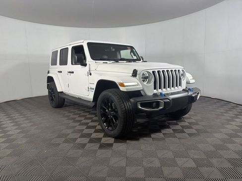 Used 2022 Jeep Wrangler Unlimited Sahara AWD/4WD image 45