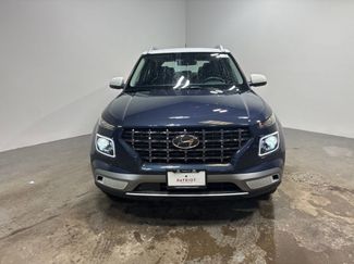 Used 2025 Hyundai Venue Limited video 3