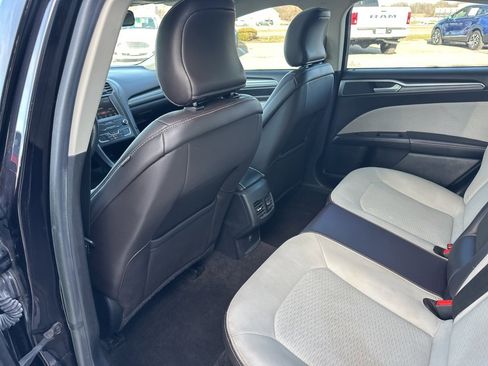 Used 2019 Ford Fusion SE w/ Equipment Group 151A image 43