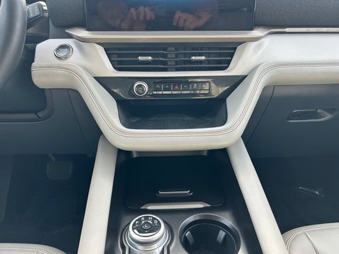 Used 2025 Ford Explorer Active w/ Active Comfort Package AWD/4WD image 13