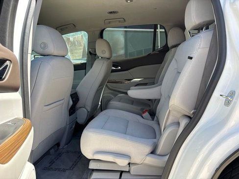 Used 2023 GMC Acadia SLE w/ Driver Convenience Package FWD image 13