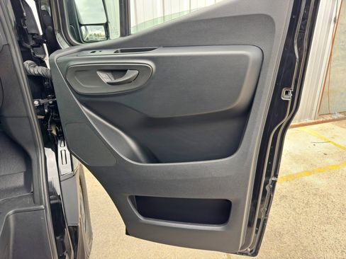 Used 2024 Mercedes-Benz Sprinter 2500 image 40