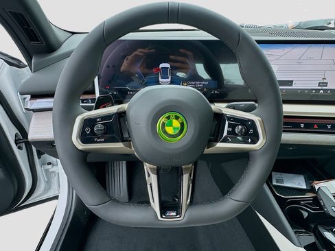 New 2026 BMW i5 eDrive40 w/ Executive Package image 8