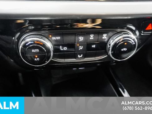 Used 2025 Chevrolet Trax LT FWD image 38