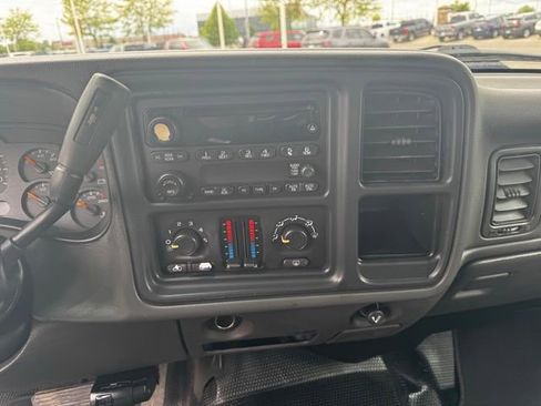 Used 2006 Chevrolet Silverado 1500 LT w/ Light Duty Power Package AWD/4WD image 12