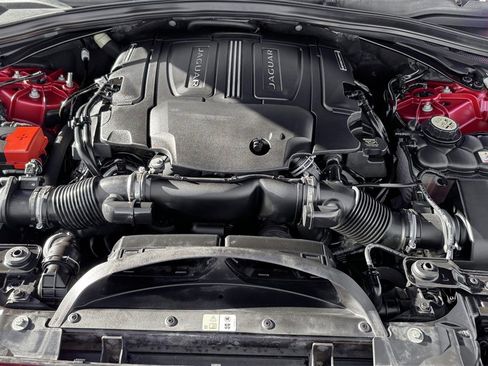 Used 2017 Jaguar F-PACE R-Sport image 11