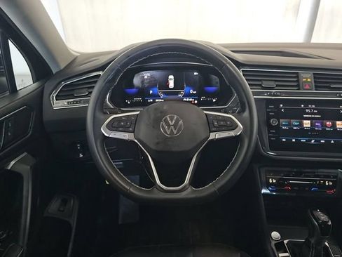 Used 2023 Volkswagen Tiguan SE FWD image 7
