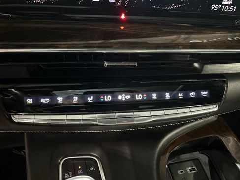 Used 2021 Cadillac Escalade ESV Sport Platinum AWD/4WD image 28