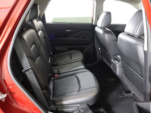 Used 2023 Nissan Pathfinder SL w/ Black Appearance Package AWD/4WD image 37