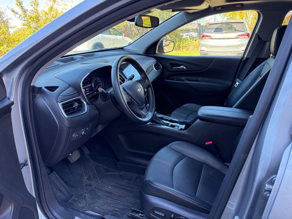 Used 2023 Chevrolet Equinox Premier AWD/4WD image 11