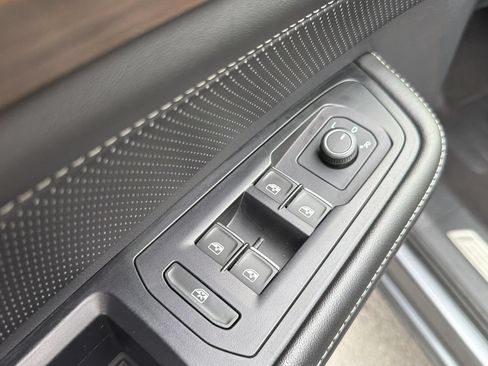 Used 2024 Volkswagen Atlas SE FWD image 25