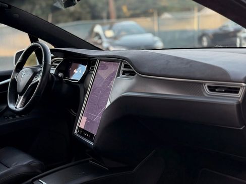 Used 2017 Tesla Model X 75D image 10