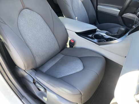 Used 2018 Toyota Camry LE image 8