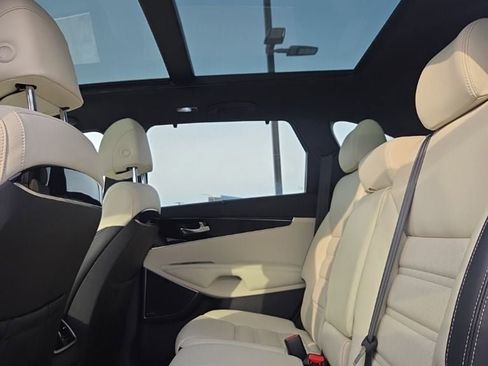 Used 2017 Kia Sorento SX image 29