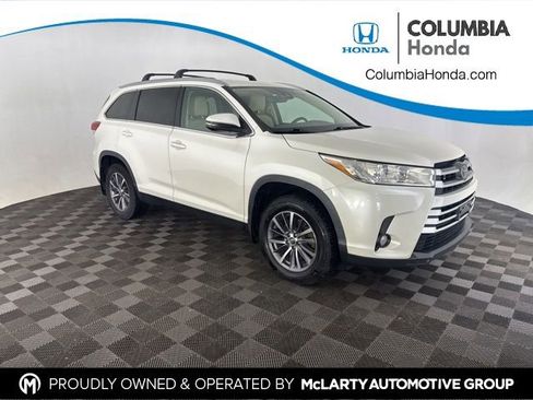 Used 2019 Toyota Highlander XLE AWD/4WD image 1