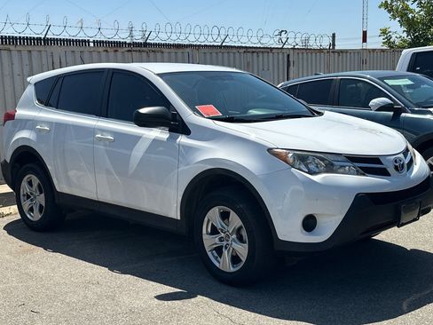 Used 2015 Toyota RAV4 LE FWD image 2