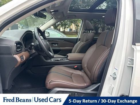 Used 2025 Honda Pilot Elite image 12