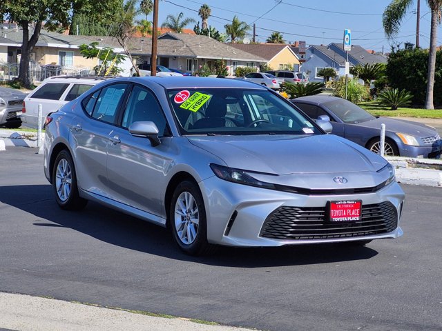 Used 2025 Toyota Camry LE FWD image 3