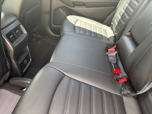 Used 2019 Ford Edge SEL w/ Equipment Group 201A FWD image 5