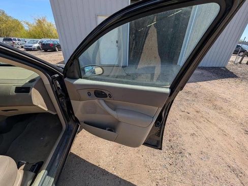 Used 2006 Ford Focus S FWD image 30