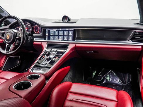 Used 2020 Porsche Panamera GTS image 18