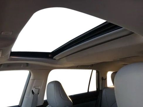 Used 2023 Toyota Highlander XLE image 35