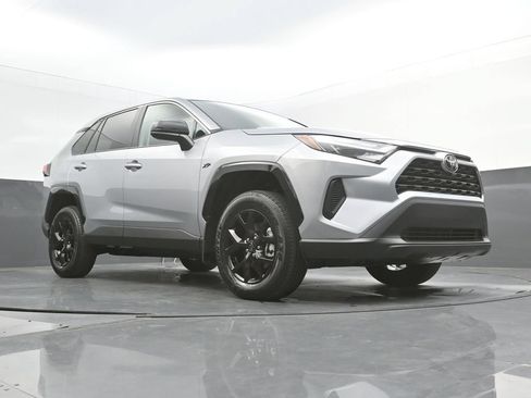 Used 2025 Toyota RAV4 LE FWD image 33