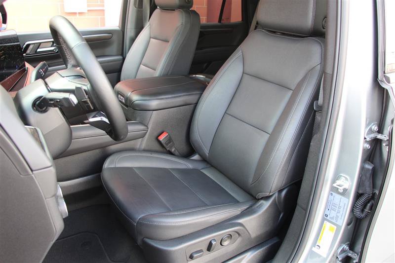 Used 2025 Chevrolet Tahoe LT w/ Comfort Package AWD/4WD image 10