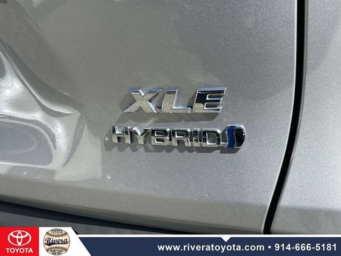 Used 2021 Toyota RAV4 XLE w/ Convenience Package AWD/4WD image 18