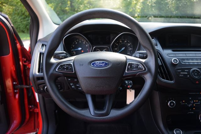Used 2016 Ford Focus SE FWD image 4