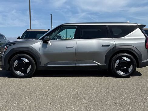 Certified 2024 Kia EV9 Light Long Range RWD image 9