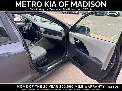 Used 2018 Kia Niro EX Premium FWD image 40