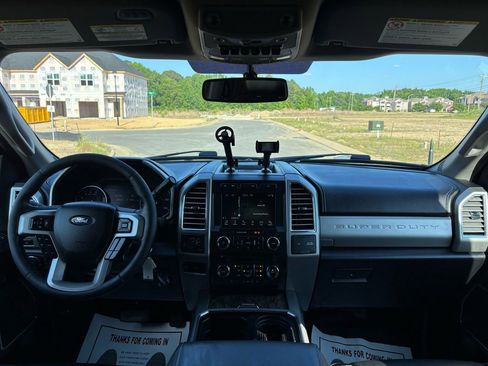 Used 2017 Ford F250 Lariat w/ Lariat Value Package AWD/4WD image 35