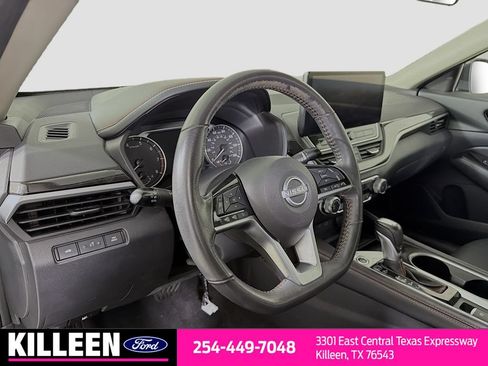 Used 2024 Nissan Altima 2.5 SR w/ SR Premium Package AWD/4WD image 11