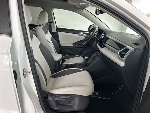 New 2026 Volkswagen Taos SE image 32