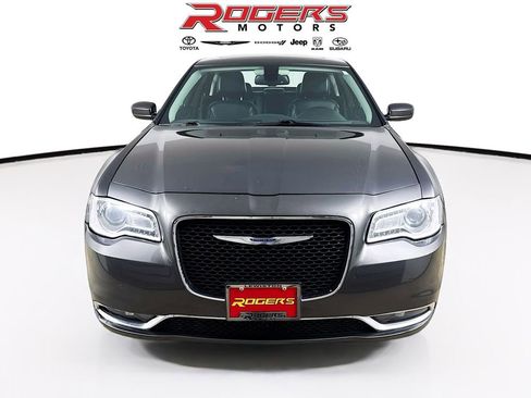 Used 2015 Chrysler 300 Limited w/ Driver Convenience Group image 2