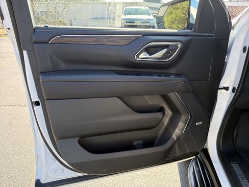 Used 2024 Chevrolet Suburban Premier image 10